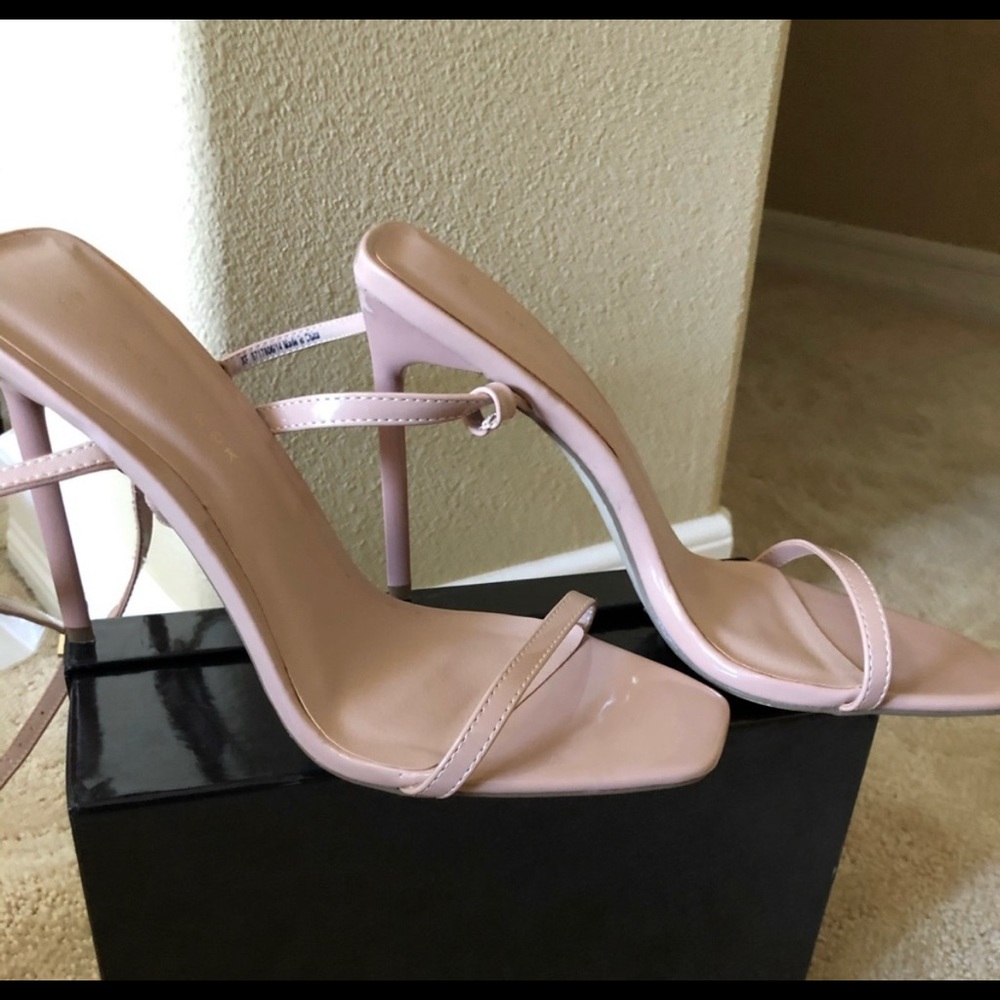 Strappy stiletto sandles